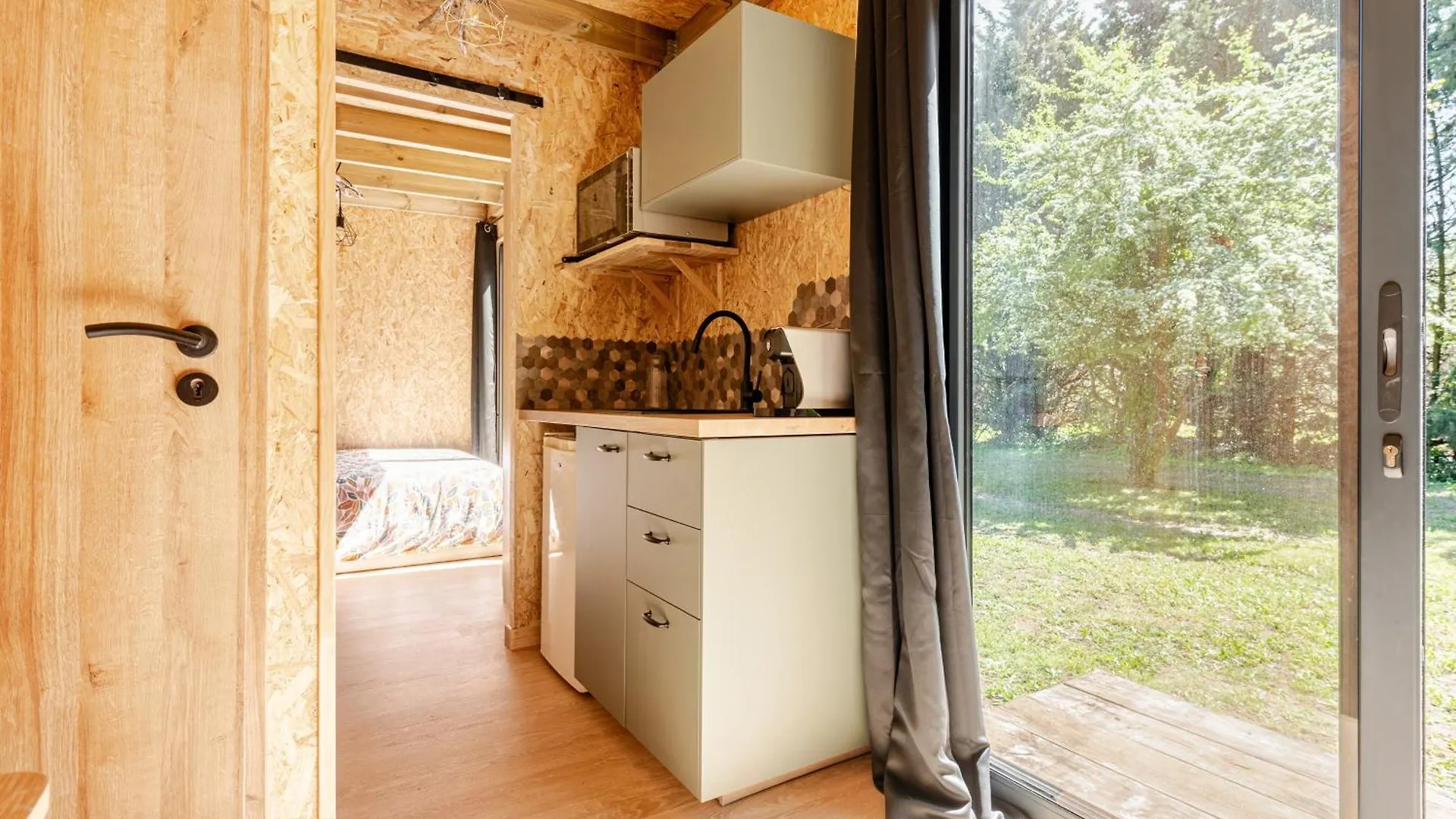 Tinyhouse Et Abeilles, Sejour Insolite En Provence Orange  Orange (Vaucluse)